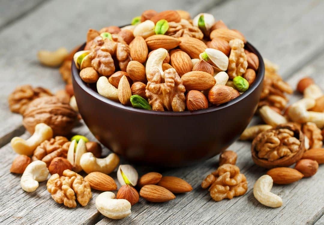 Solo cinco puñados de frutos secos a la semana salvan vidas