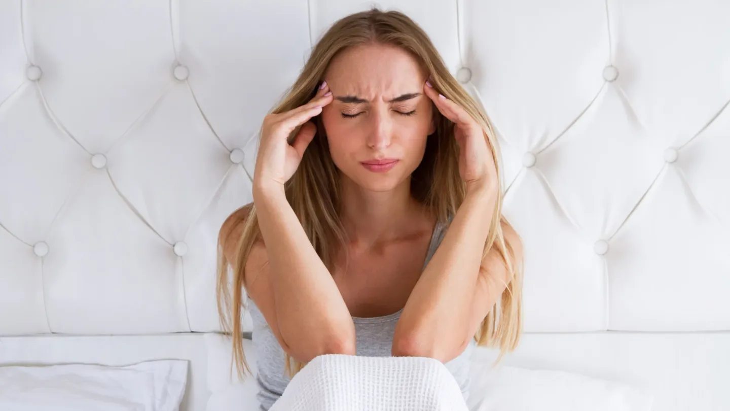 Por qué la migraña afecta más a las mujeres que a los hombres según la ciencia