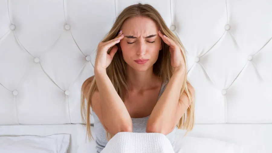 Por qué la migraña afecta más a las mujeres que a los hombres según la ciencia